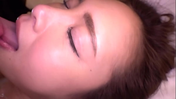 Play MP4 - 【素人ハメ撮り】旦那のSEXじゃ物足りないご様子の美痴女マダム。今宵はマッチングアプリで知り合った若い男の子とハメ撮り！！