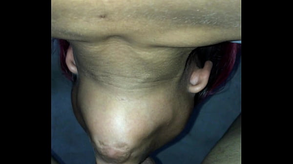 Meu vizinho me socando fundo na garganta