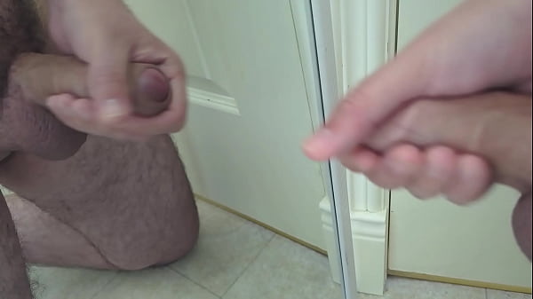 Play MP4 - Maturbation in front of a mirror