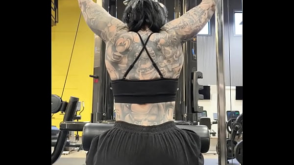 Lat pulldown with muscle step mommy 