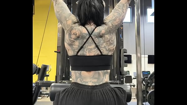 Nonton Lat Pulldown With Muscle Step Mommy thumbnail