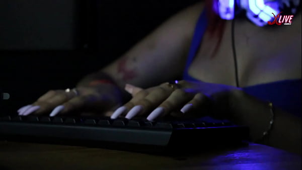 Nonton Very Beautiful Latina With Big Tits Subtly Demonstrates Her Talent And Agility, Dexterity And Sensuality thumbnail