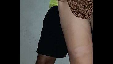 Carnaval 2026 - Brasileiras Safadas fazendo Sexo em p&uacute;blico - Sexo arriscado no meio da putaria e escadas do condom&iacute;nio! 100% Amador Real 