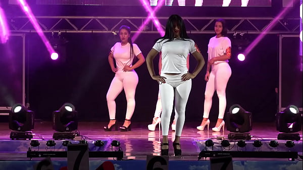 LATINAS CALIENTES EN CALSONES_EN LENINGS