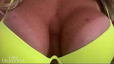 Nonton Milf Loira Mostra Seu Novo Mai&ocirc; Esfregando Seu Clit&oacute;ris Gigante Na Sua Cara &ndash; Fabi Drumond thumbnail
