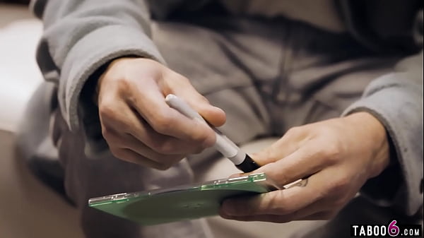 Naive virgin_teen blonde groupie Dixie Lynn fuckedby the solo artist