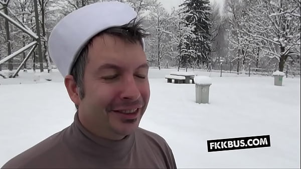 Play MP4 - FKK BUS 11 - Nadine