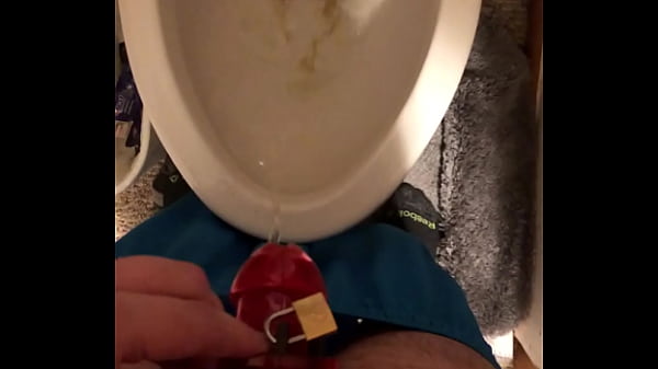 Pissing in my new Chasity cage 