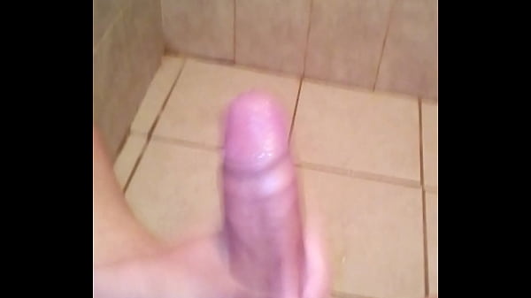 Masturbandome en el ba&ntilde;o 2 