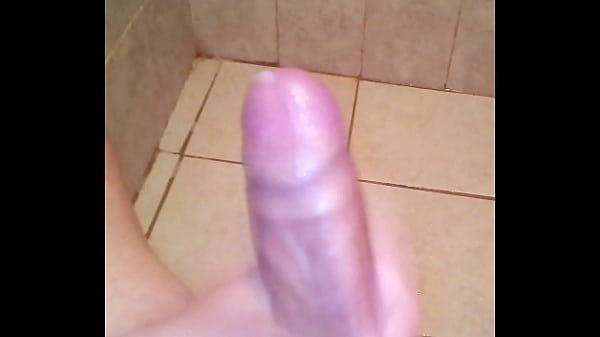 Masturbandome en el ba&ntilde;o 2 