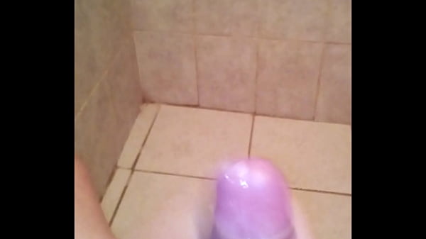 Masturbandome en el ba&ntilde;o 2 