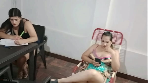 Gran sexo lesbico Madrastrase aprovecha desu hermosa hijastra