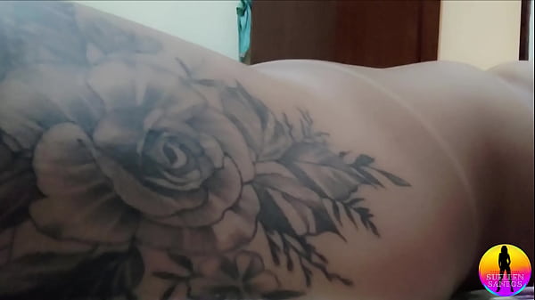 Garota de programa saliente do corpo atl&eacute;tico