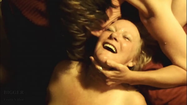 Hot milf gets a sticky facial