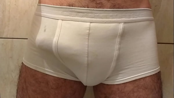 Play MP4 - Meu pau duro pulsando dentro da cueca