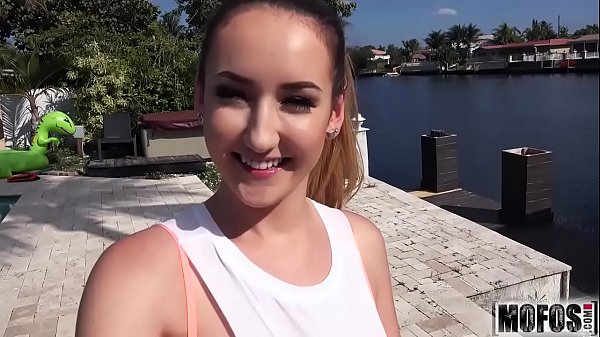 Cuties Moving Day Quickie video starring Gigi FlamezMofos com