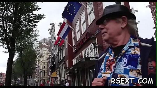 Dude gets his 10-pounder sucked 