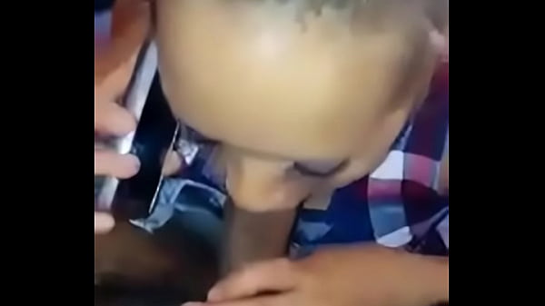 mexicana infiel mamando verga y cornudo lellama por celular