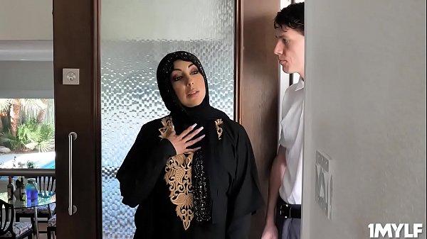 Play MP4 - Hot sexy milf Kylie Kingston takes the young studs cock deep into her milf pussy