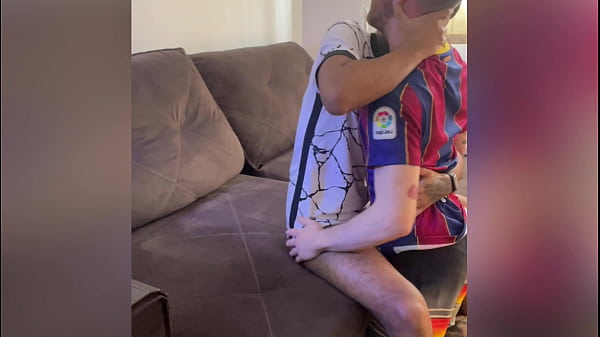 macho barbudo mamou a pica grossa e grande do negao 