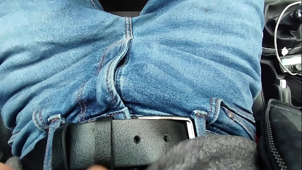Play MP4 - Peeing in my car