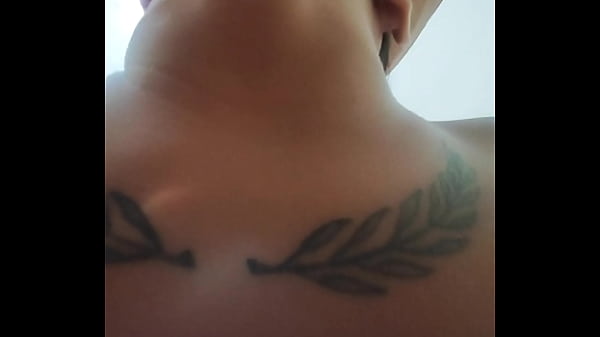 Play MP4 - Novinha engole todo leitinho