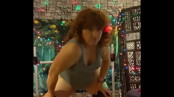 Wife Milf dances naked pussy 