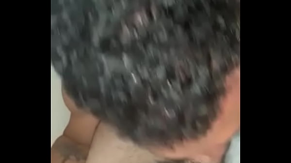 Play MP4 - colombiano chupa la verga de un arabe