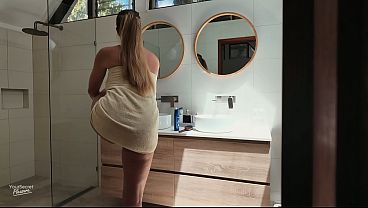 Nonton Hot Blonde Gets Horny And Fucked While Getting Ready For The Holidays thumbnail