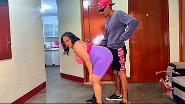 Instructor me folla en mi cuarto, me da col&aacute_geno en mis nalgas