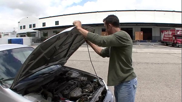 Play MP4 - Hot blonde with car trouble slammed by a boy