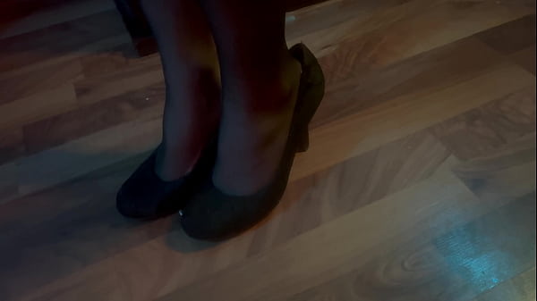 Nonton Dutiful Housewife Sucks His Dick After Work 1 thumbnail