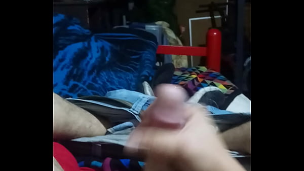 Play MP4 - Haciendo rica paja y termino sacando laa leche