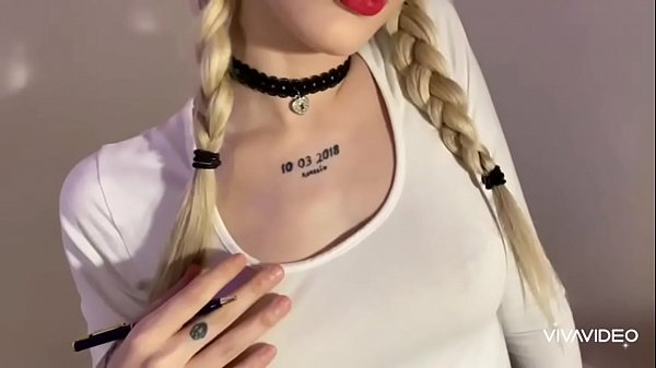 Giovane_scolaretta vienesborrata dentroe beve_sborra del professore