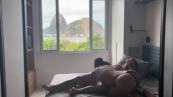 Foda apaixonada em frente ao P&atilde;o de A&ccedil;&uacute;car 