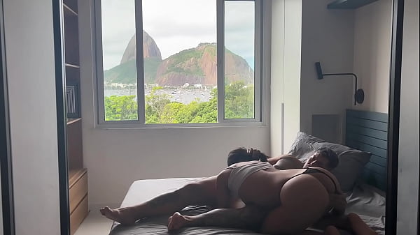 Play MP4 - Foda apaixonada em frente ao P&atilde;o de A&ccedil;&uacute;car