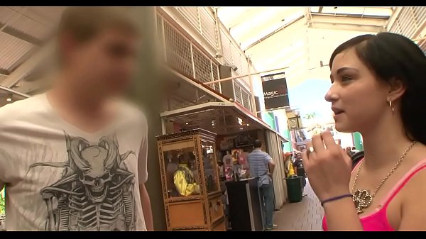 Impressive_cock sucking action