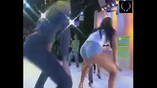 Strawberry_woman shaking her monster ass