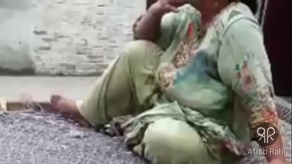 Play MP4 - Desi Hot Pakistani Aunty Smoking