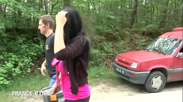 Play MP4 - Big boobs Milf anal fucked on the road by the mechanic