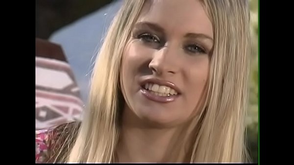 Play MP4 - Vampish blonde beauty Bobbi Barrington sucks dick and gets it deeply inside on th lawn