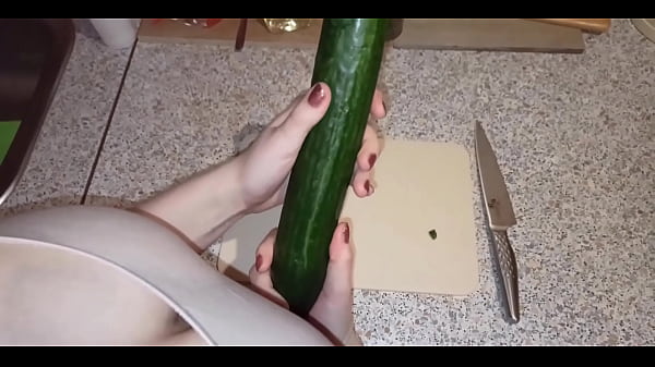 Play MP4 - Hot Housewife Passionate Masturbate Cucumber - Squirt