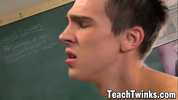 Gay students deepthroats each other 