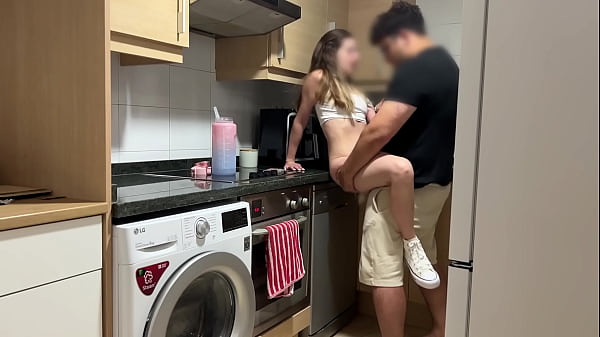 Play MP4 - Mientras hablo por telefono con mi novio &comma; mi padrastro me come el co&ntilde;o y me folla bien duro hasta se corre dentro creampie