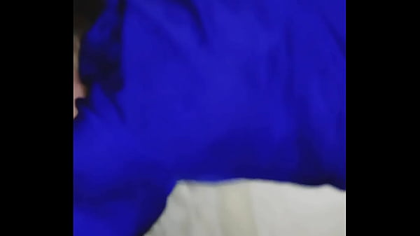 Play MP4 - Travesti puta culona follada en 4 con medias de red y la tanga puesta