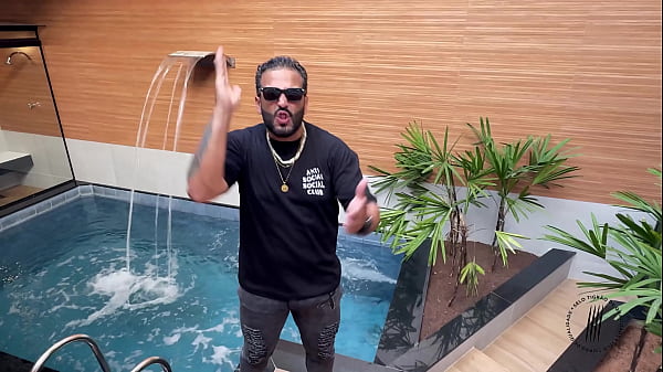 Trailer renovando os chifres 