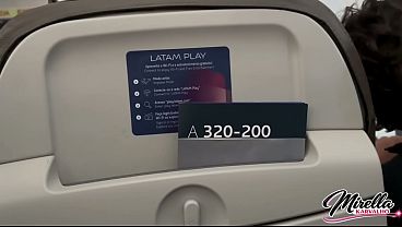 Sexo No Avi&atilde;o Safada N&atilde;o Resistiu Completo thumbnail