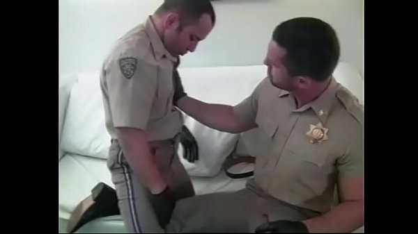 Play MP4 - Mature cop studmuffin blown and cornholed with his sunglasses on in living room