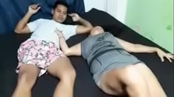 Play MP4 - Despertando el deseo en mi madrastra hasta que me chupa la polla