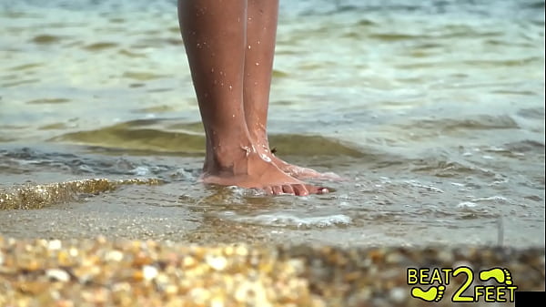 Giggles' Feet Get Sandy At The Beach On Beat2FeetCom 